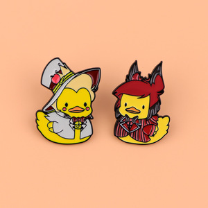 Broche en émail Hell Inn Duck, badge en métal de dessin animé, design créatif Kawaii, canard portant un chapeau, pour cosplay, épingles de revers - Product Image 3