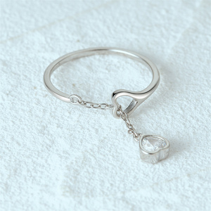 Anillo de Cadena Ajustable Clásico de Plata de Ley S925 con Baño de Rodio y Diseño de Corazón con Circonita Blanca para Regalos de Boda para Mujer - Product Image 4