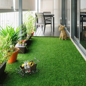 Tapis en gazon synthétique réaliste résistant aux intempéries pour balcon, jardin et aire de jeux - Product Image 5