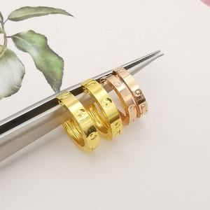 Donne Au 750 In Colore Giallo Huggie <span class=keywords><strong>Orecchini</strong></span> Rotondi <span class=keywords><strong>Orecchini</strong></span> A Cerchio In <span class=keywords><strong>Oro</strong></span> 18 Carati Orecchino On-Line di Vendita Superiore - Product Image 3