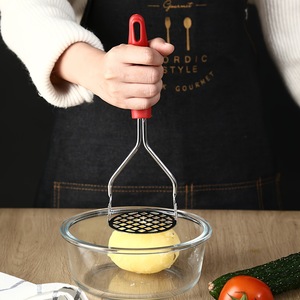 Triturador de patatas de acero inoxidable con mango antideslizante, herramienta manual de cocina para triturar patatas, batatas y prensar ajo - Product Image 1