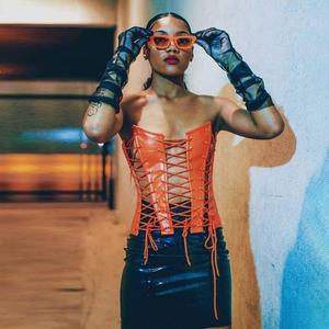 Estivo Sexy da discoteca con lacci traforati Bustier da donna con fasciatura aderente Crop Top nero arancione in pelle - Product Image 4