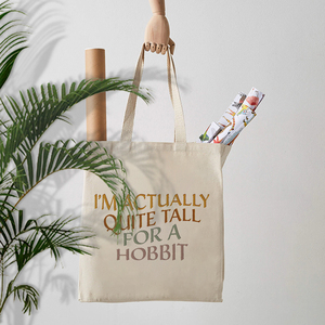 Sac fourre-tout personnalisé en toile avec motif « Je suis en fait assez grand pour un Hobbit » – Sac à bandoulière personnalisé pour le voyage, sac de shopping pour femme - Product Image 4