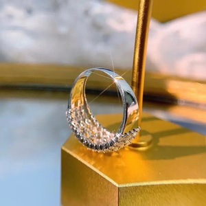 Anello di Fidanzamento Q440 per Donna con Diamante Naturale Taglio Brillante Classico, Colore G, Fascia in Oro Bianco 18K - Product Image 3