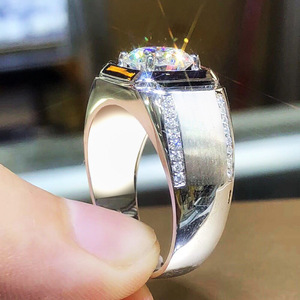 Anello da uomo F412 in oro bianco con diamante taglio Princess, diamante naturale colore G, anello di fidanzamento con pietre laterali - Product Image 3