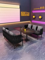 Table et chaises de restaurant de spécialité en velours confortable de qualité grunge commerciale