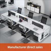 Bureau de direction industriel moderne, poste de travail modulaire, table d'ordinateur, armoires, bureau ouvert, panneau en acier inoxydable, style bois