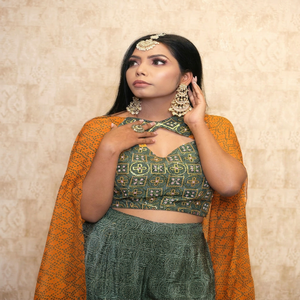 Elegante conjunto indio de top y pantalón gharara con dupatta, largo hasta el suelo, corte holgado, ropa étnica para boda, estampado digital verde y naranja. - Product Image 1