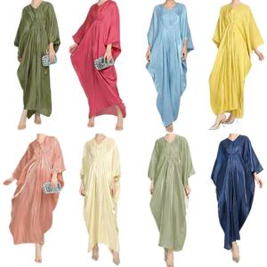 Abaya arabe à col en V, taille à cordon, manches chauve-souris, pour adultes, en polyester métallisé, coupe ample, vente en gros, personnalisable, en stock - Product Image 1