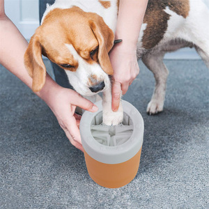 Gobelet de lavage pour pattes d'animaux, en silicone gris, nettoyeur de pattes pour chiens et chats, design moderne, soins pour animaux - Product Image 3