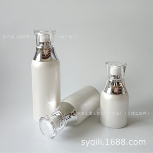 Botella cosmética acrílica Ql de 50 ml con cabezal dosificador para envasado de lociones y sérums - Product Image 4