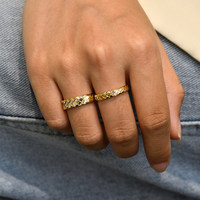 Anillo de Oro de 18K con Diamantes Cultivados en Laboratorio, Diseño de Cinta Tejida con Diamantes Baguette Cónicos, Estilo Bellesiora, Disponible en Versiones Anchas y Estrechas