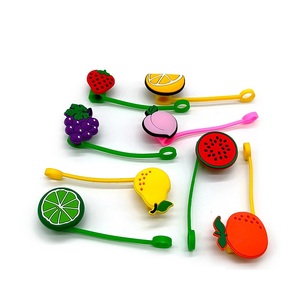 Copriscatole per Cannucce a Tema Frutta Cartoon (Fragola, Limone, Uva) - Accessori per Feste e Bar, Compatibili con Cannucce Stanley da 8mm - Product Image 1