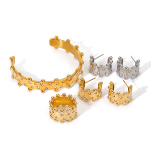 Ensemble de bijoux en acier inoxydable en forme de couronne avec incrustation de diamants pour fête, bague en forme de C, boucles d'oreilles et bracelet en or et argent - Product Image 2