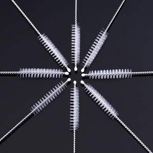 Brosse de nettoyage de bouteilles en acier inoxydable avec poils en nylon pour le nettoyage des becs étroits et des fentes - Product Image 1