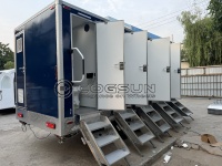 Remorque de toilettes mobiles de luxe avec structure en acier à panneaux sandwich, toilettes portables extérieures pour événements