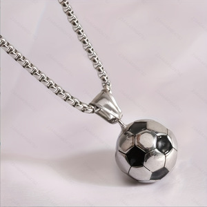 Collier pendentif football en acier inoxydable, style sportif créatif, personnalisé, tendance européenne et américaine, vente chaude - Product Image 5