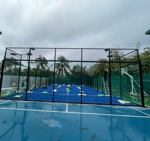 Academia Profesional de Entrenamiento de Padel: Configuración de Canchas Múltiples para Entrenamiento Intenso en Instalaciones de Alto Tráfico - Suministro Global - Product Image 1