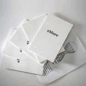 Logo personalizzato con Logo di lusso nero appendi etichette ecologiche per abbigliamento per borse e scarpe con stampa di carta bianca - Product Image 1