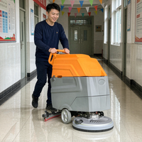 Autolaveuse autoportée avec batterie lithium 24V pour le nettoyage des hôpitaux, des halls d'hôtels et des bureaux