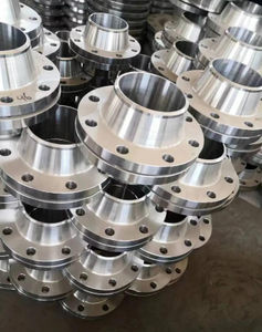 Bridas de acero al carbono Galvanizado: resistentes a la corrosión para uso en exteriores y a largo plazo - Product Image 1