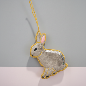 Decoración Colgante de Conejo Adorable Zari |   Adorno Colgante Bordado a Mano de Lujo, Decoración para Colgar en la Puerta - Product Image 1