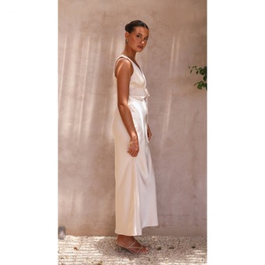 เดรสยาวทรงเอเข้ารูปสำหรับผู้หญิง แบบขายส่ง ดีไซน์เซ็กซี่ แขนกุด คอวี โชว์หลัง ทรงเอไลน์ - Product Image 3