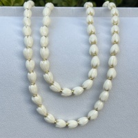 Collier de perles de fleurs de Pikake blanc ivoire, collier de coquillages de magnolia en poudre de corail hawaïen, bijoux pour mariage à la plage, remise de diplôme