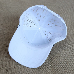 Vente en gros de casquettes de baseball personnalisées imperméables et résistantes pour les sports de performance casquettes de golf personnalisées à 5 panneaux avec corde découpée au laser - Product Image 2