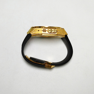 Caja Modificada de Fibra de Carbono y Metal en Negro y Dorado para <span class=keywords><strong>Reloj</strong></span> de 49 mm, con Opción de Correa de Fluororubber en Varios Colores, Éxito de Ventas en Suiza - Product Image 3