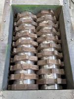 Déchiqueteur industriel à double arbre pour disques durs et cartes graphiques, broyeur de déchets électroniques, équipement de recyclage de cartes de circuits imprimés