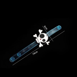 Pulsera LED de Calabaza de Plástico para Niños, Baja Potencia Láser, para Halloween y Navidad - Decoración para Fiestas en Interiores, Acepta Pedidos Pequeños - Product Image 2