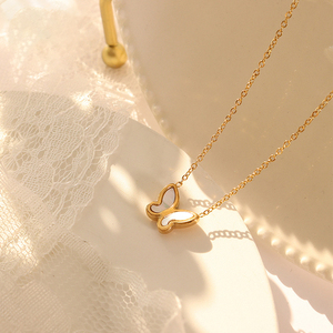 Conjunto de Collar con Colgante de Mariposa de Nácar y Acero Inoxidable Chapado en Oro Real de 18k, Estilo Delicado, para Mujer - Product Image 3