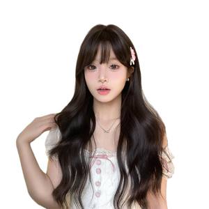 วิกผมยาวหยิกสำหรับผู้หญิง รุ่น First Love พร้อมหน้าม้าปัดข้าง ทำจากเส้นใยคาเนคาลอน ดูเป็นธรรมชาติ คล้ายเส้นผมจริง ครอบคลุมทั้งศีรษะ - Product Image 4