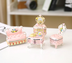 โต๊ะเครื่องแป้ง SHINNYGIFTS ดีไซน์เฉพาะตัว พร้อมกระจก กล่องใส่ของกระจุกกระจิกเคลือบสีมือ กล่องโลหะประดับอัญมณีแบบมีบานพับ เหมาะสำหรับเป็นของขวัญสำหรับครอบครัว - Product Image 1