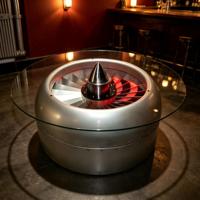 Table basse vintage industrielle en forme de turbine de moteur à réaction, avec ventilateur d'avion en métal et lumière LED, plateau rond en verre, décoration pour bar à domicile