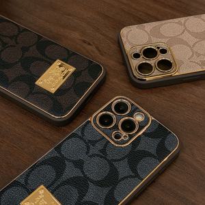 <span class=keywords><strong>เคส</strong></span>โทรศัพท์<span class=keywords><strong>มือ</strong></span><span class=keywords><strong>ถือ</strong></span>หนัง PU ดีไซน์แบรนด์หรู ขอบชุบเคลือบ สำหรับ iPhone 15 Pro - Product Image 3