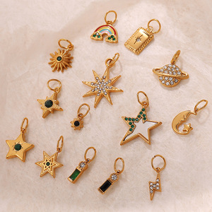 Fantaisie cosmique |   Pendentif en acier inoxydable plaqué or PVD 18 carats avec zircon, motif céleste étoile, lune, planète, pour la fabrication de bijoux - Product Image 1