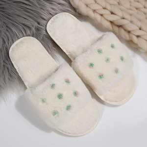 Pantofole da <span class=keywords><strong>donna</strong></span> invernali in pelliccia sintetica, morbide e calde, con fiore, a punta aperta, casual, personalizzabili, per <span class=keywords><strong>casa</strong></span> e camera da letto, all'ingrosso - Product Image 4