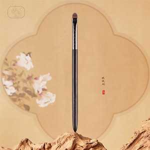Pincel delineador de ojos E117 de 7 mm con mango de madera y fibra sintética para maquillaje de ojos, hecho en Cangzhou - Product Image 1
