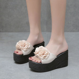 Nouvelles pantoufles compensées à plateforme pour femme, couleur unie, motif floral, collection été 2025 - Product Image 2