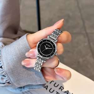 Reloj de pulsera de acero de diseño exclusivo, reloj de cuarzo informal y elegante para estudiantes, reloj de mujer versátil y elegante. - Product Image 5