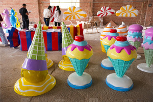 Tùy Chỉnh Nhựa Bên Cửa Hàng Trang Trí Quà Tặng Cửa Hàng Lưu Niệm Hiển Thị Đồ Nội Thất Đầy Màu Sắc Điêu Khắc Đạo Cụ Sợi Thủy Tinh <span class=keywords><strong>Robot</strong></span> Kẹo Hiển Thị - Product Image 3