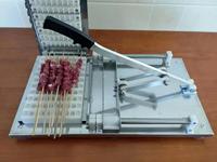 Fourniture directe d'usine électrique Doner hacher Grill Machine semi-automatique Shawrma Chawarma turc Kebab prix raisonnable moteur