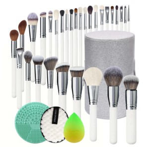Juego de 30 Brochas de Maquillaje de Pelo de Cabra y Nanofibra con Mango de Madera Blanco Mate, Marca Daily Queen & Mor-phe, Sensación Opulenta, Logotipo Personalizado - Product Image 1
