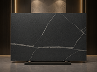 Dalles de granit noir volcanique pour îlots de cuisine, comptoirs de bar, encadrements de cheminées, panneaux de façade extérieure, buffets en pierre, carrelage de sol