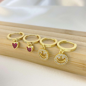 Pendientes de Aro Colgantes con Corazón de Circonita Cúbica y Baño de Oro de 18k para Mujer - Product Image 5