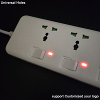 Multiprise avec 3 ports USB et 3 prises secteur, dotée de boutons de commande et d'indicateurs LED