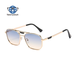 <span class=keywords><strong>Occhiali</strong></span> <span class=keywords><strong>da</strong></span> <span class=keywords><strong>sole</strong></span> di lusso <span class=keywords><strong>da</strong></span> uomo in metallo esagonale 2024 protezione Uv doppio ponte <span class=keywords><strong>occhiali</strong></span> <span class=keywords><strong>da</strong></span> <span class=keywords><strong>sole</strong></span> all'ingrosso - Product Image 4