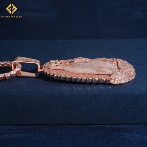 Joyería ZUANFA, Colgante de la Virgen María en Oro Rosa con Incrustaciones de Moissanita, Amuleto Religioso para Catolicismo, Joyería Unisex - Product Image 4